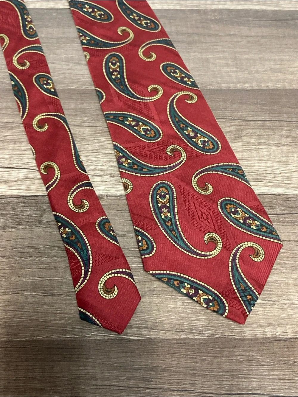 Hart Schaffner Marx Vintage Handmade in ITALY Silk Tie Mens Red Gold Paisley